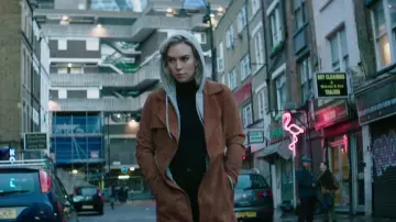 Le manteau en daim marron de Hattie Shaw (Vanessa Kirby) dans Fast & Furious : Hobbs & Shaw