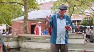 The Beret gray Joe Harding (Michael Caine) in Turning to the old