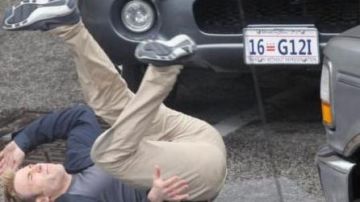 Beige Pants worn by Steve Rogers / Captain America (Chris Evans) in Captain America: The Winter Soldier