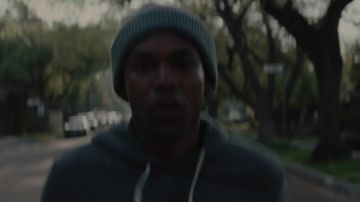 Gris foncé Chaud Bonnet en Tricot porté par Luce Edgar (Kelvin Harrison Jr) dans Luce