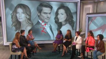 Vestido de lápiz de hombro plisado de Asos usado por Carrie Ann Inaba en The Talk 24 de junio de 2019