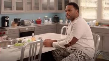 Billy Reid Douvres Sweat-shirt porté par Andre "Dre' Johnson (Anthony Anderson), en black-ish (S04E13)
