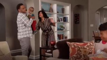 Zara à Rayures Tunique portée par arc-en-ciel Johnson (Tracee Ellis Ross), en black-ish (S04E13)