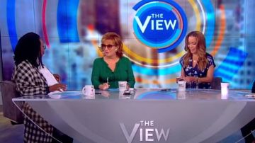 Elie Tahari Orion Plissé Chemisier porté par Joy Behar sur La Vue juin 26,2019