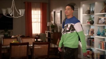 Fila x Sanrio à Urban Outfitters Sweat-shirt porté par Andre Johnson, Jr (Marcus Scribner), en black-ish (Season04 Episode14)