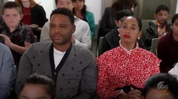 Derek Lam, Floral en Georgette de Soie à Volants Chemisier porté par arc-en-ciel Johnson (Tracee Ellis Ross), en black-ish (S04E15)