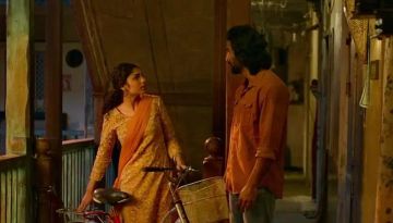 la camisa naranja con bolsillo de Shiva More (Meezaan Jafri) en Malaal