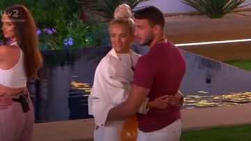 Assez Peu de Chose à la Crème Surdimensionné PU Bomber porté par Molly Mae de la Haye dans l'Amour de l'Île (S05E23)