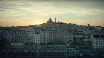 La basilique du Sacré-Cœur à Paris, Montmartre, dans le 18ème arrondissement de Paris dans le film Deux moi
