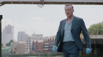 Bleu ciel Chemise Casual porté par DI David Bradford (Hugo Speer) à Londres Tue (S01E01)