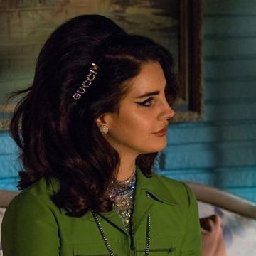 Pendientes Gucci de Lana Del Rey en la cuenta de Instagram de @guccibeauty