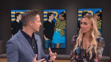Zimmermann quatre-vingt-Six Frill Robe Wrap porté par Giuliana Rancic E! News Juin 25,2019