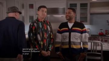Paul Smith Feather Print Shirt usado por Andre Johnson, Jr. (Marcus Scribner) en negro (S04E16)