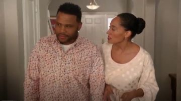 Dsquared2 imprimé Floral Western Shirt porté par Andre "Dre' Johnson (Anthony Anderson), en black-ish (S04E17)