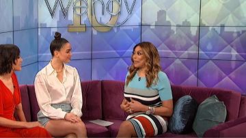 Diane von Furstenberg Teal rayé doux épaule robe pull porté par Wendy Williams sur Le Wendy Williams Show juin 17,2019