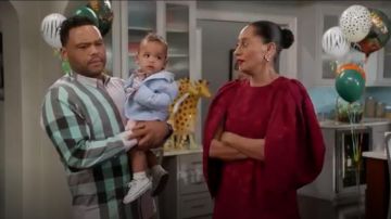 Co Cocon Manche de la Mosaïque Jacquard Midi Robe portée par arc-en-ciel Johnson (Tracee Ellis Ross), en black-ish (S04E20)
