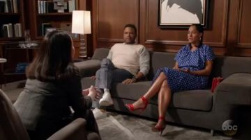 Gianvito Rossi Caribe 10.5 Sandales portées par arc-en-ciel Johnson (Tracee Ellis Ross), en black-ish (Season04 Episode20)