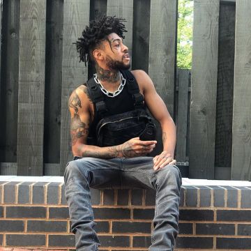 Skinny jeans in washed black with cargo pockets worn by Scar­lxrd in his Instagram account @scar­lxrd