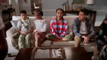 L'École publique de Tess Pantalon porté par Zoey Johnson (Yara Shahidi), en black-ish (Season04 Episode22)