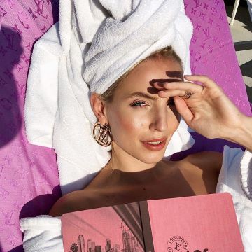 Les boucles d'oreilles Louis Vuitton de Leonie Hanne sur son compte Instagram @leoniehanne