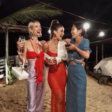 Le top noué rouge de Leonie Hanne sur son compte Instagram @leoniehanne