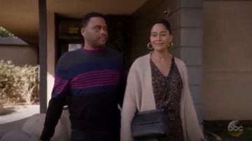 Paul Smith Stripe Merino Wool Crewneck Sweater usado por Andre 'Dre' Johnson (Anthony Anderson) en negro (S04E22)