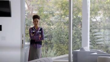 Club Monaco Olivina Chandail porté par Zoey Johnson (Yara Shahidi), en black-ish (S04E23)