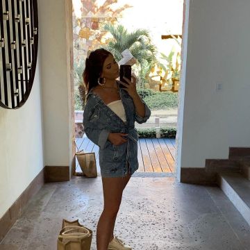 La longue veste en jean de EnjoyPhoenix sur son compte Instagram @enjoyphoenix