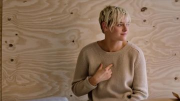 Beige sweater worn by Sabina Wilson (Kristen Stewart) in Charlie's Angels