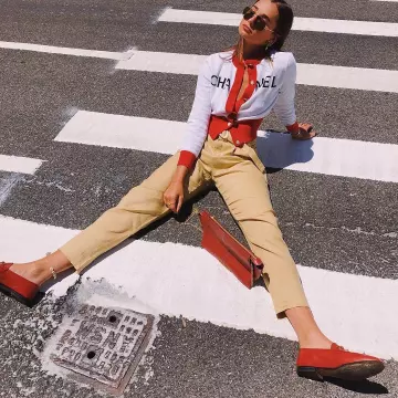 Les mocassins Gucci rouges sur le compte Instagram de @weworewhat