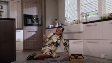 Cérémonie d'ouverture imprimé Floral Manche Longue Nervure Tricot Midi Robe portée par arc-en-ciel Johnson (Tracee Ellis Ross), en black-ish (S04E23)