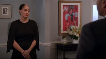 Givenchy Cape en Mousseline de soie Georgette de Soie Robe portée par arc-en-ciel Johnson (Tracee Ellis Ross), en black-ish (S04E23)