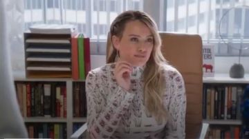 Prada Printed Blouse worn by Kelsey Peters (Hilary Duff) in Younger (S06E03)