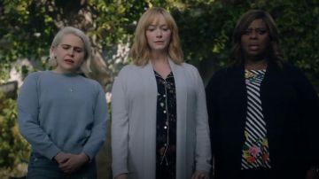 Urban Outfitters UO Stevie Shrunken Sweatshirt worn by Annie Marks (Mae Whitman) in Good Girls (S02E12)