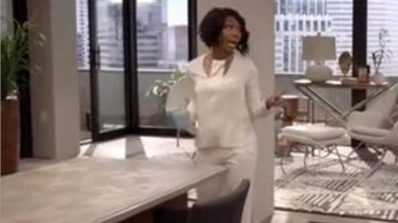 Halston Heritage Halston Heritage Cutout Placket Blusa usada por Zoe Moon (Brandy Norwood) en Zoe Ever After (S01E02)