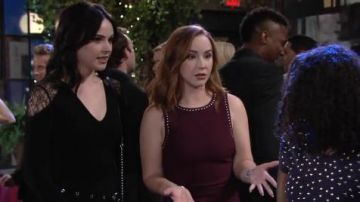 Alice + Olivia Nancey Bodysuit usado por Cait Fairbanks como se ve en The Young and the Restless 24 de junio de 2019