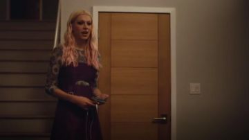 Ceremonia de apertura William Belted Buckle Fit-And-Flare Dress usado por Jules (Hunter Schafer) en Euphoria (S01E01)