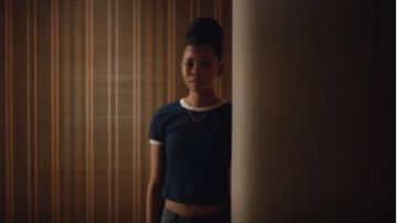 Forever 21 Ringer Tee usado por Gia Bennett (Storm Reid) en Euphoria (S01E01)