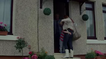 The dark blue jeans to Rose-Lynn (Jessie Buckley) in Wild Rose