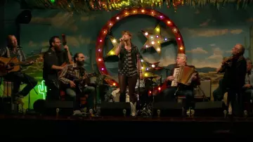 The boots style cowboy white Rose-Lynn (Jessie Buckley) in Wild Rose