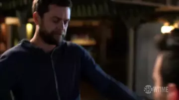 Sweatshirt hoody black zipped Cole Lockhart (Joshua Jackson) The Affair (S02E01)