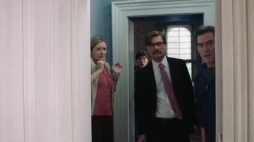 Corbata de cuello despojada usada por Marcus Strang (James Urbaniak) en Where'd You Go, Bernadette