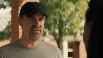 Grey Round Crew Neck short sleeve T-Shirt worn by John Harrison (Alex Kendrick) in Overcomer