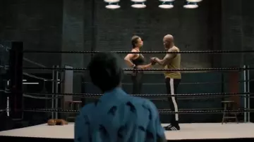 Le collant de sport noir de Jane Kano (Ella Balinska) dans Charlie's Angels