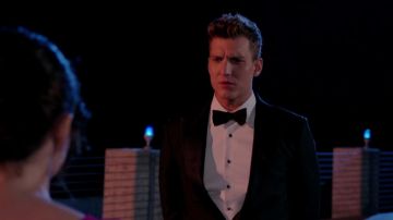 Le noeud papillon noir de Nathaniel Plimpton III (Scott Michael Foster) dans Crazy Ex-Girlfriend (S03E02)