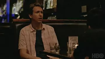 The t-shirt night blue Pete Holmes (Pete Holmes) in Crashing (Season 2)