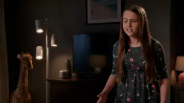 La peluche girafe dans Crazy Ex-Girlfriend (S03E03)