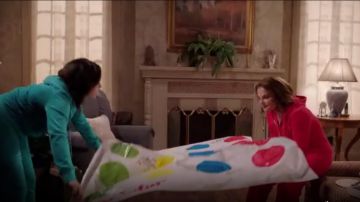 Le jeu Twister de Rebecca Bunch (Rachel Bloom) dans Crazy Ex-Girlfriend (S03E05)