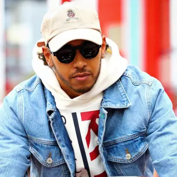 Mulberry black sunglasses worn by Lewis Hamilton at the F1 Grand Prix of Spain May 15, 2019