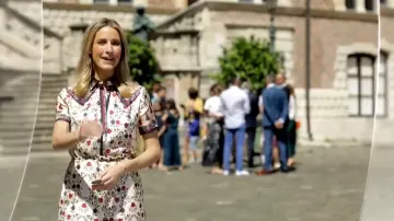 The Combination of printed pants and floral Florence Trainar in prohibited Area